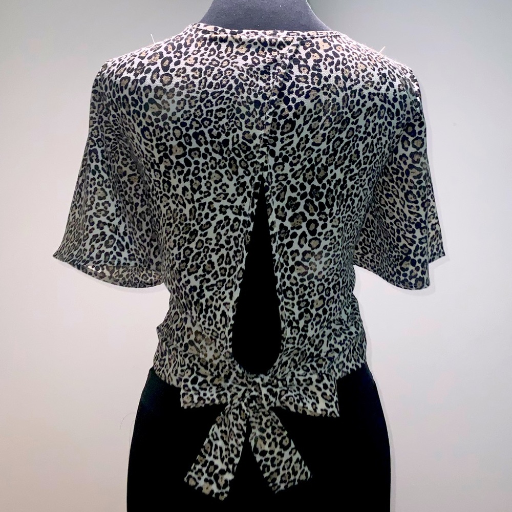 Leopard print blouse with peekaboo back